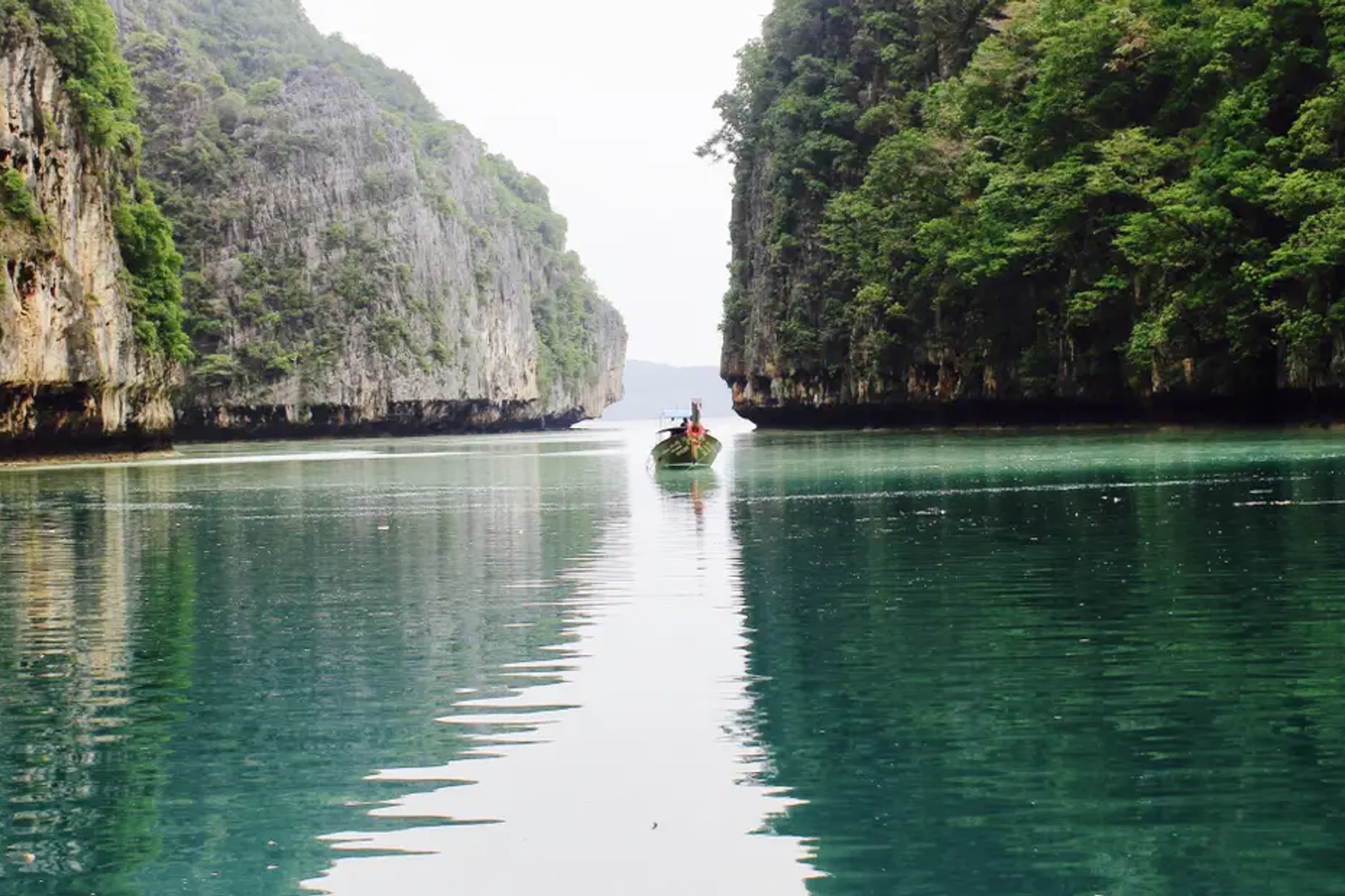 Phi Phi Island Speedboat Day Tour from Krabi by Sea Eagle